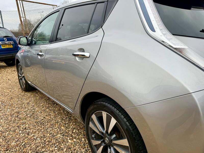 NISSAN LEAF