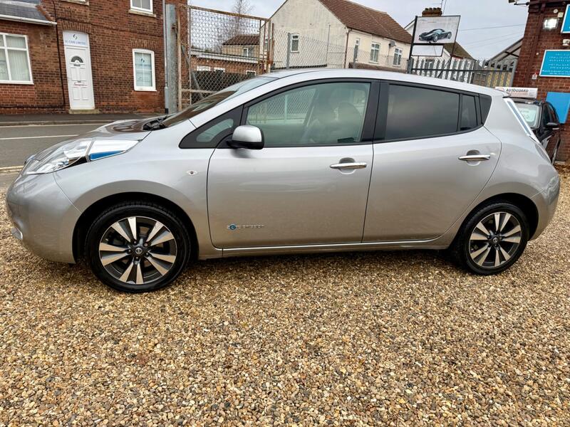 NISSAN LEAF