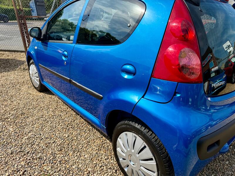PEUGEOT 107