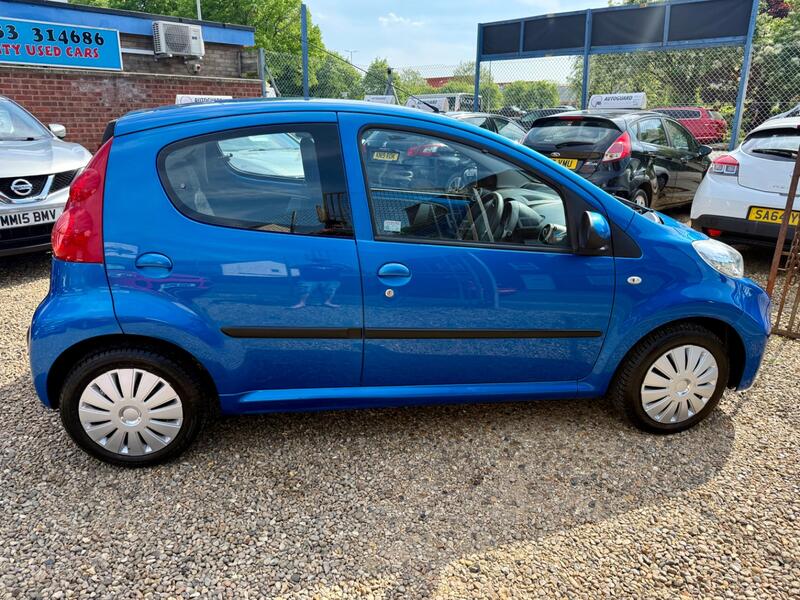 PEUGEOT 107