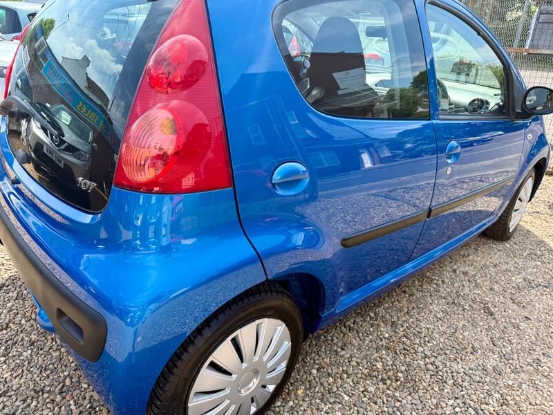 PEUGEOT 107
