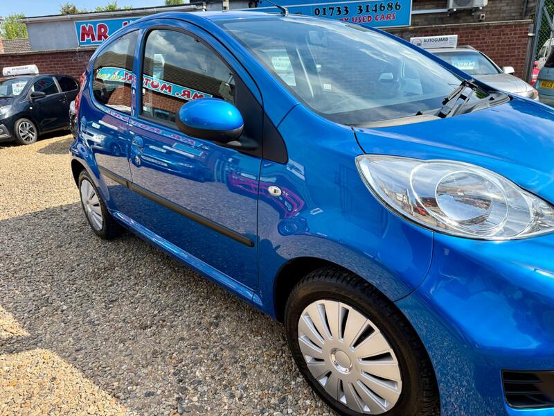 PEUGEOT 107