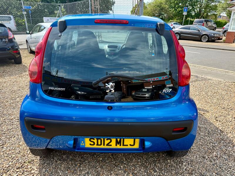 PEUGEOT 107