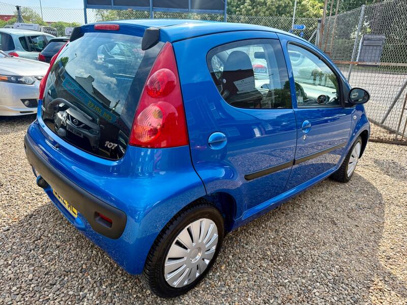PEUGEOT 107