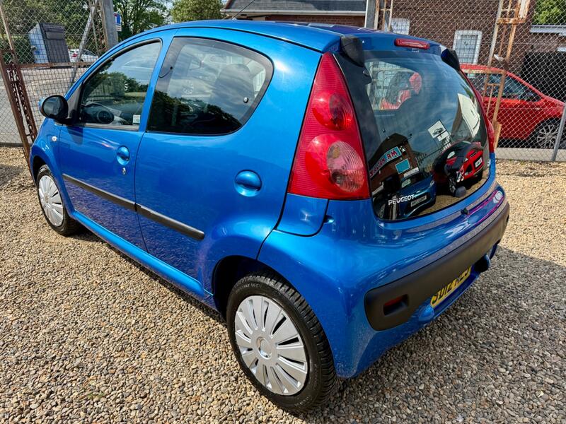 PEUGEOT 107