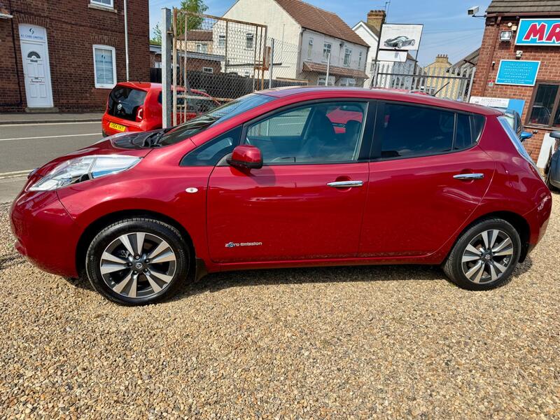 NISSAN LEAF
