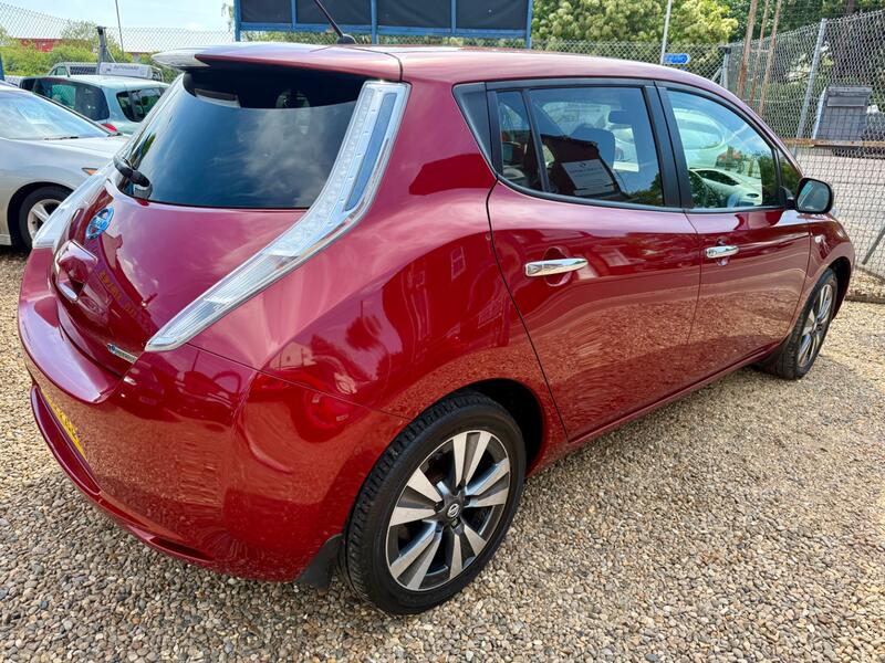 NISSAN LEAF