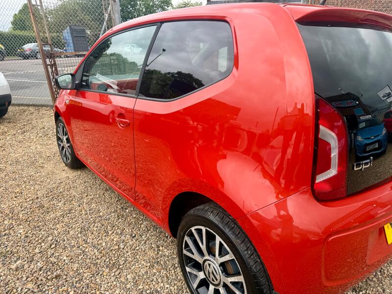 VOLKSWAGEN UP