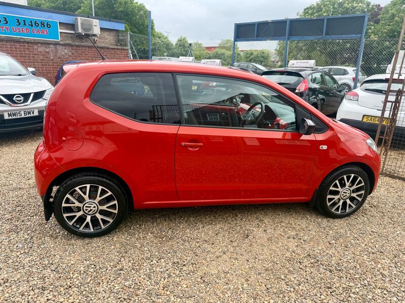 VOLKSWAGEN UP