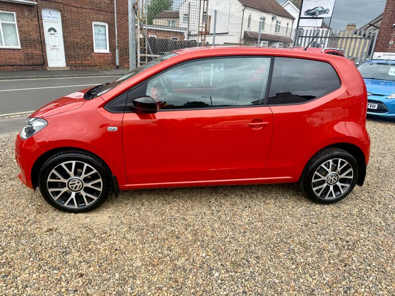 VOLKSWAGEN UP