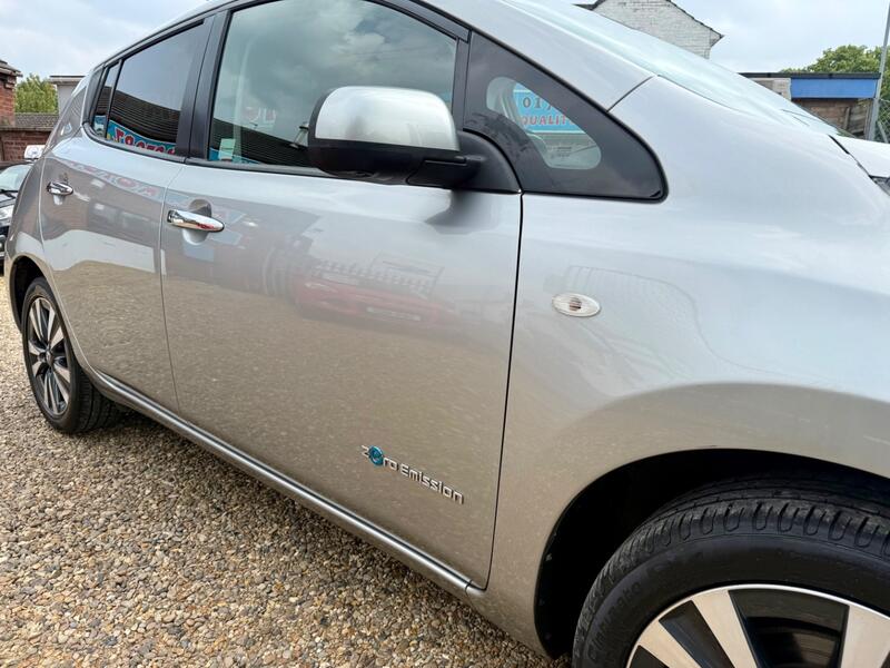 NISSAN LEAF