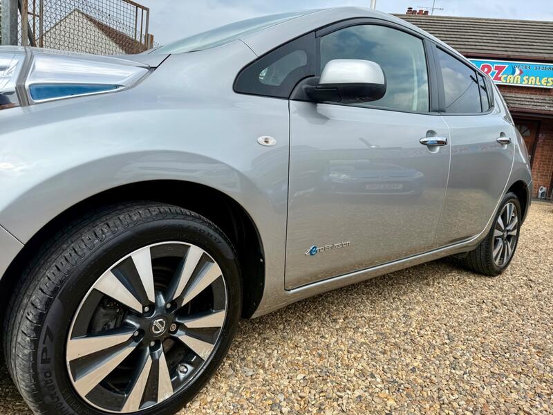 NISSAN LEAF