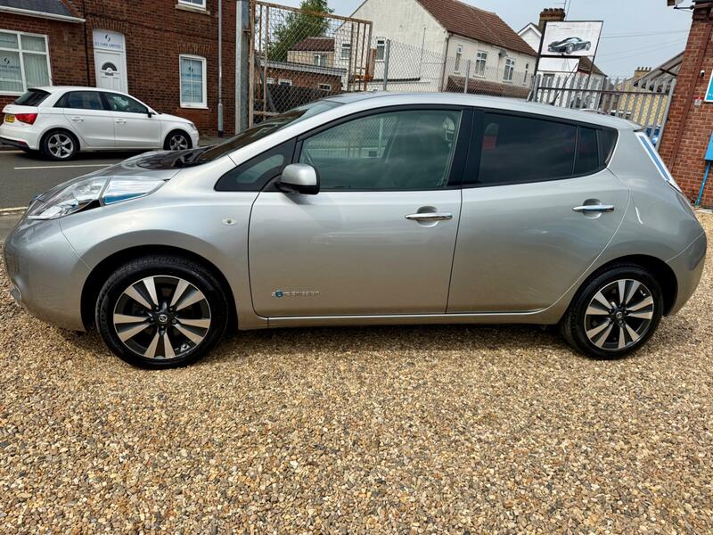 NISSAN LEAF
