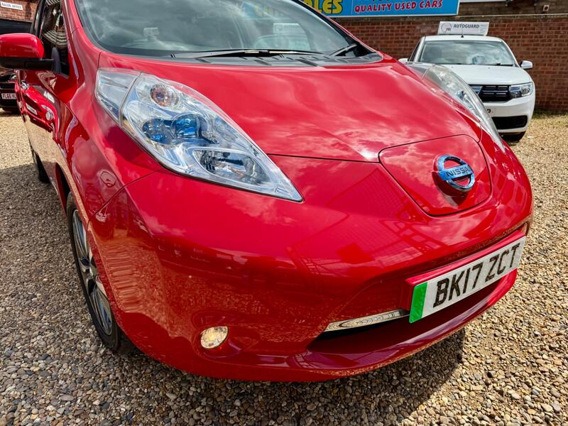 NISSAN LEAF