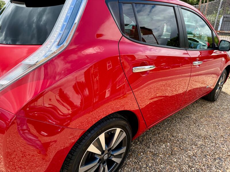 NISSAN LEAF
