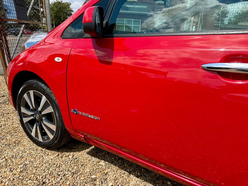 NISSAN LEAF