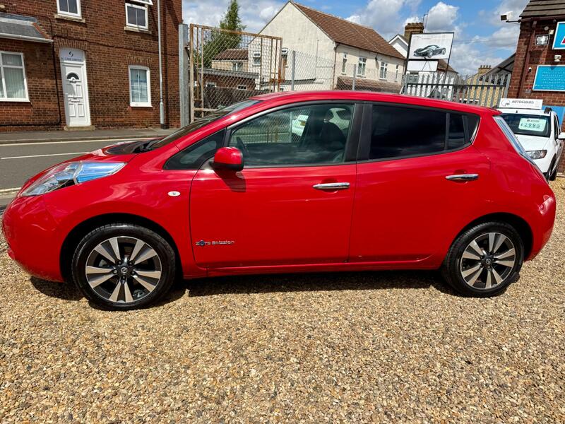 NISSAN LEAF