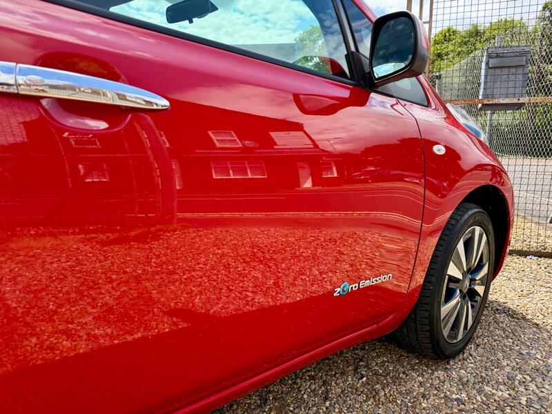 NISSAN LEAF