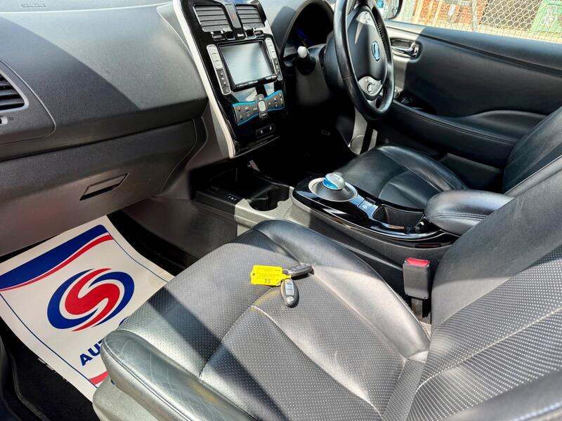 NISSAN LEAF