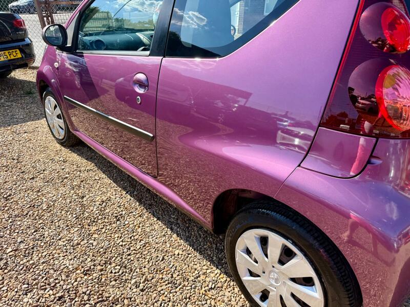 PEUGEOT 107