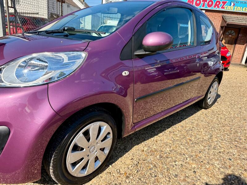 PEUGEOT 107