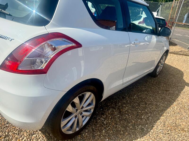 SUZUKI SWIFT