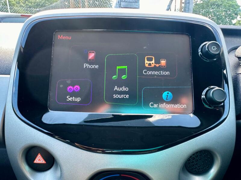 PEUGEOT 108