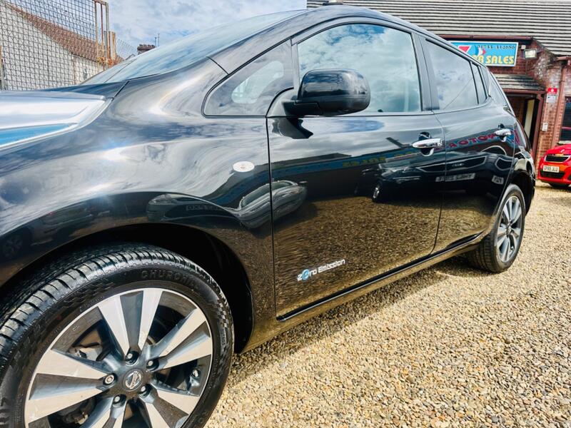 NISSAN LEAF