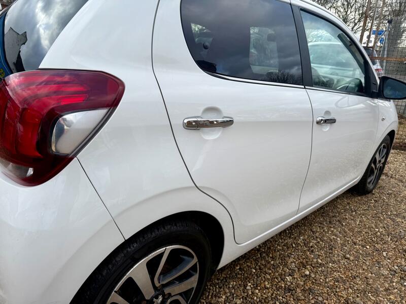 PEUGEOT 108