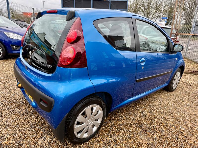 PEUGEOT 107