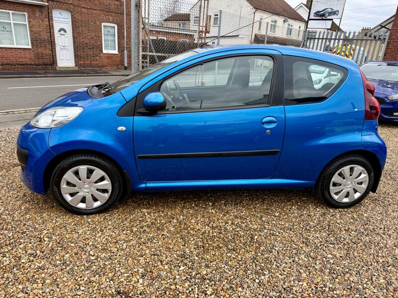 PEUGEOT 107