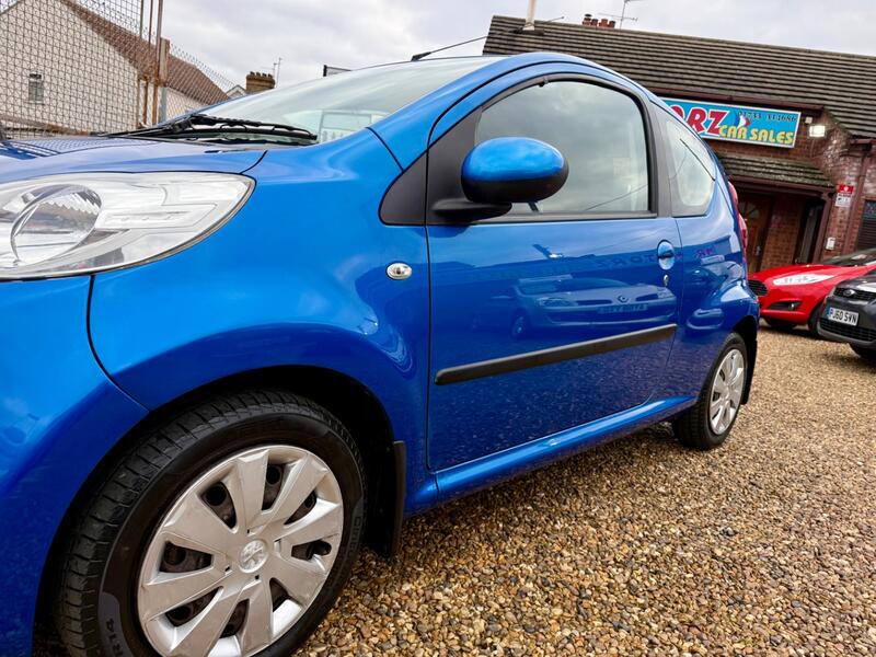 PEUGEOT 107