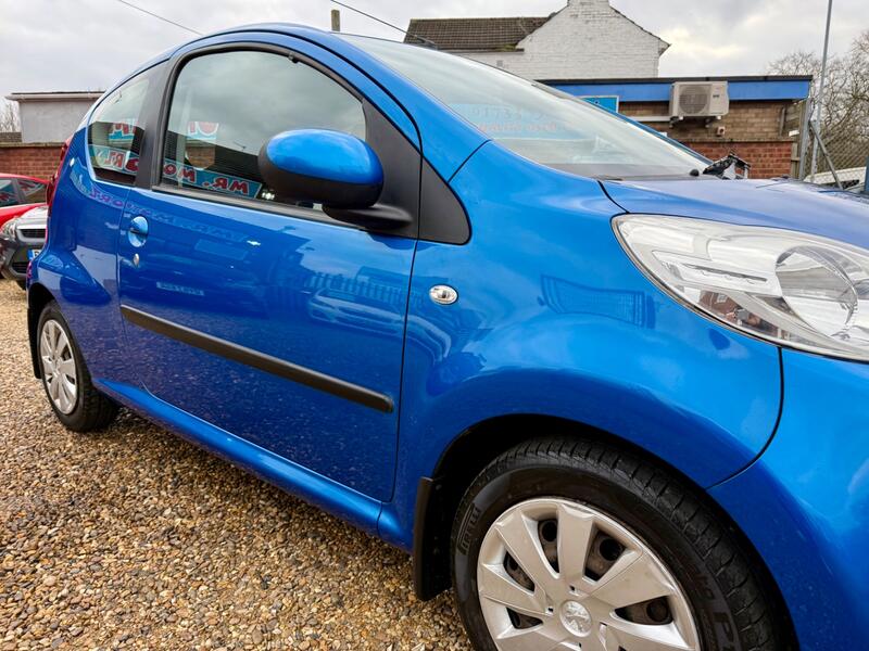 PEUGEOT 107