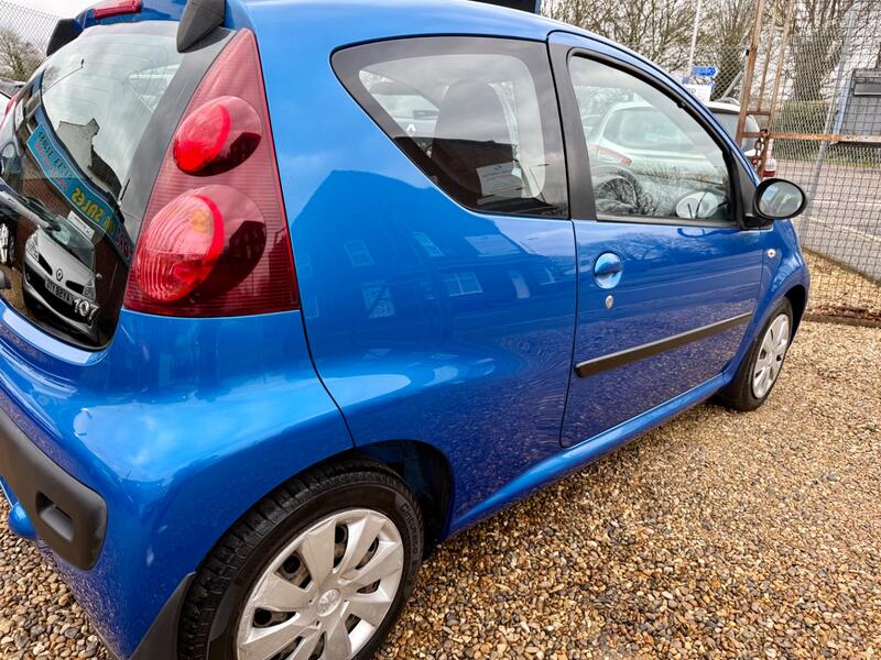 PEUGEOT 107