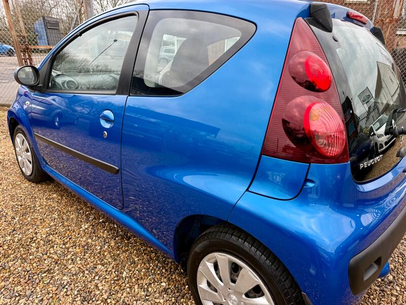 PEUGEOT 107