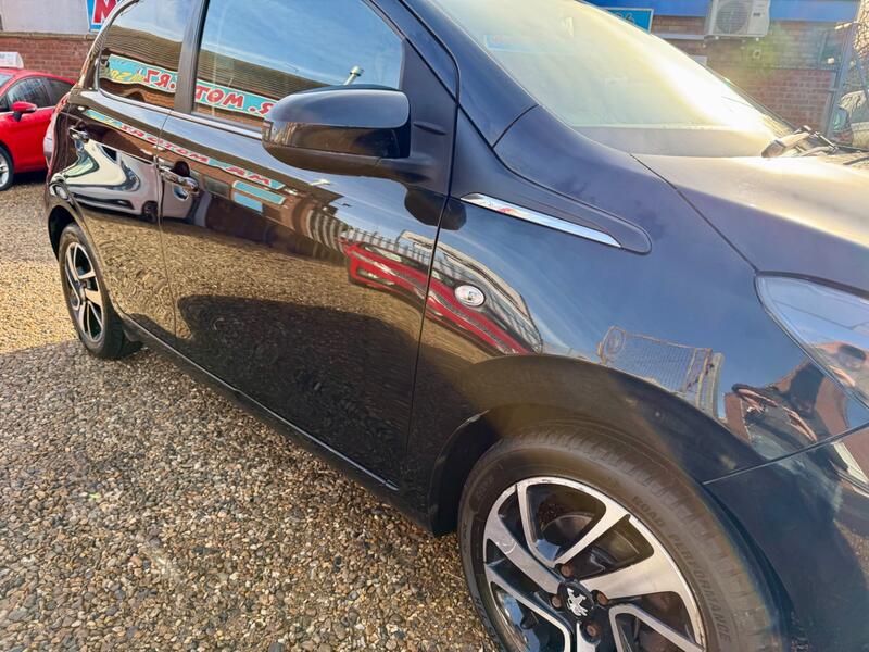 PEUGEOT 108