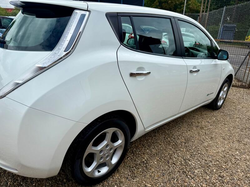 NISSAN LEAF