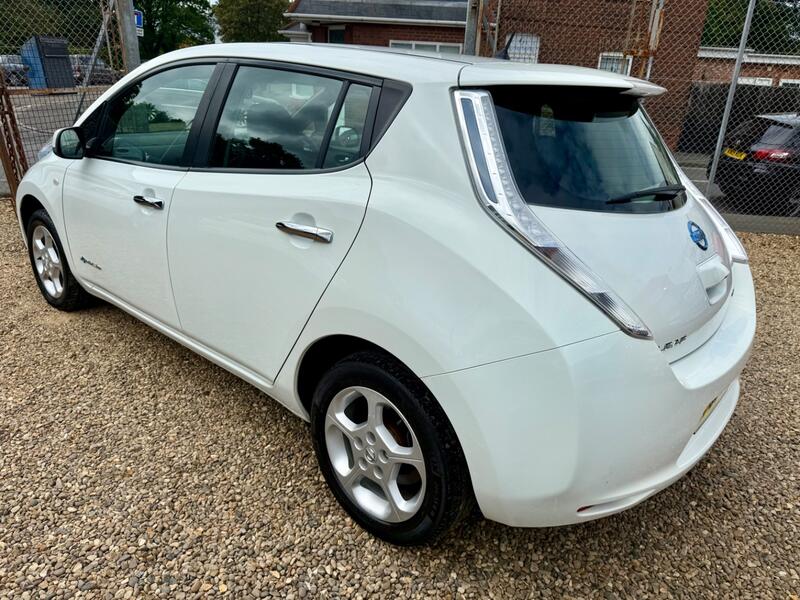 NISSAN LEAF