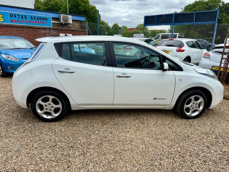 NISSAN LEAF