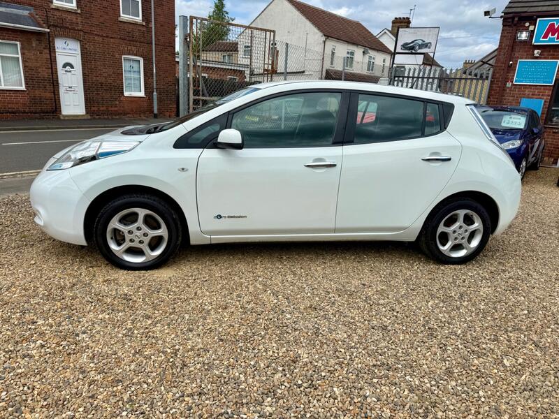 NISSAN LEAF